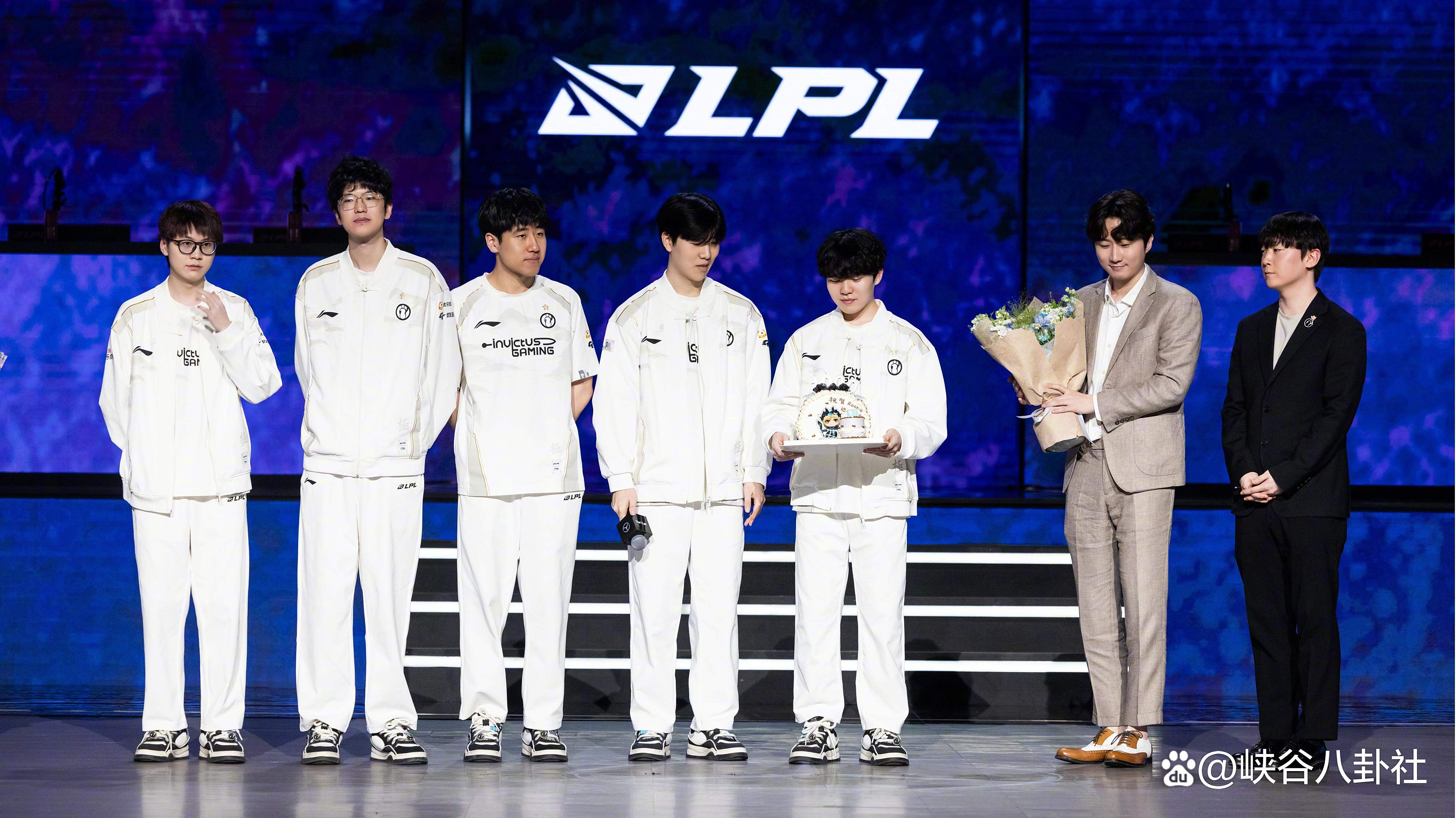 九游娱乐-女奥特曼战败后的场景